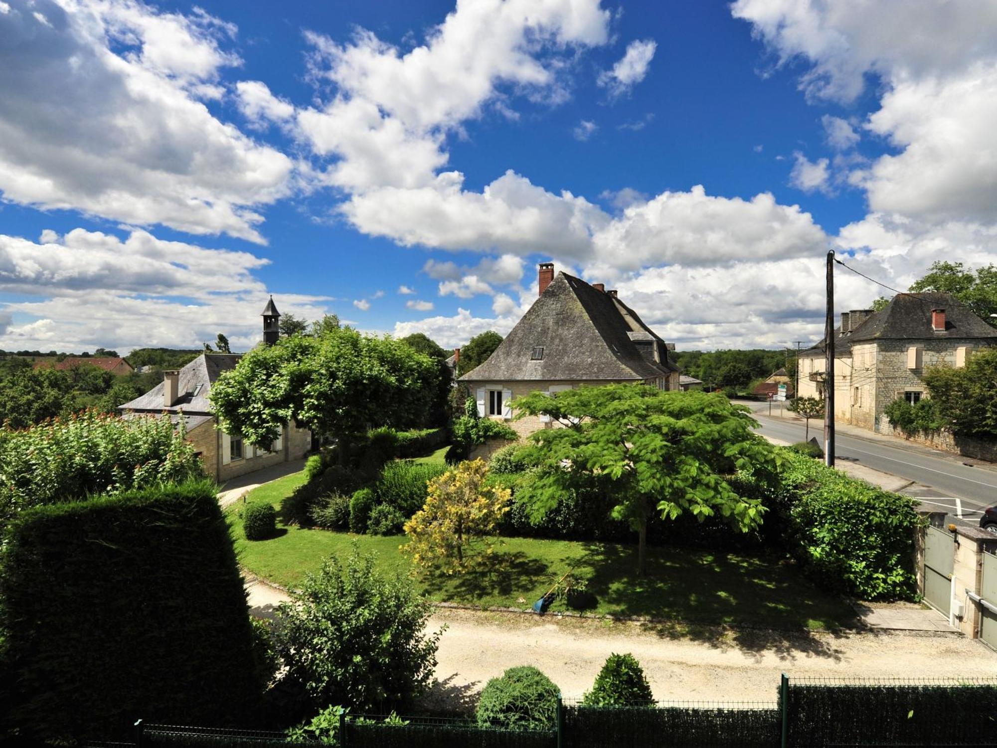 Auberge D'Ici Et D'Ailleurs Cressensac-Sarrazac Exteriör bild