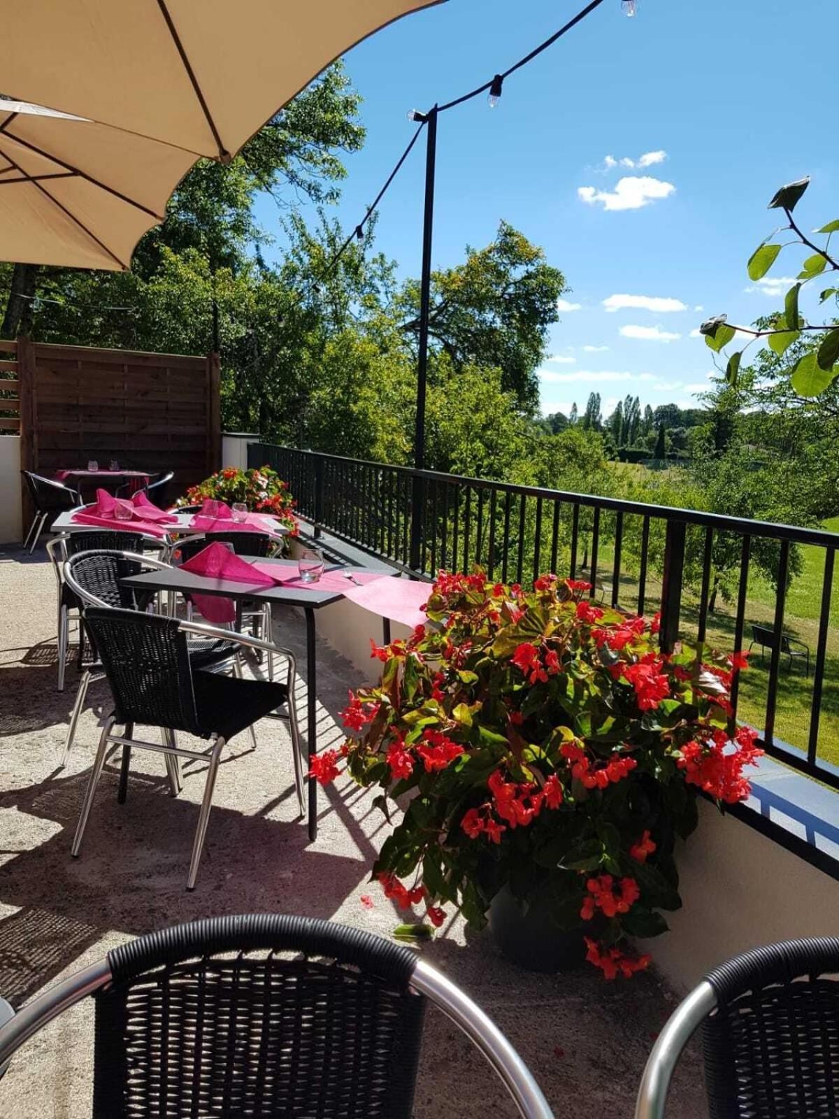 Auberge D'Ici Et D'Ailleurs Cressensac-Sarrazac Exteriör bild